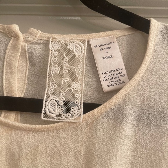 Short Sleeve Blouse - Picture 5 of 5